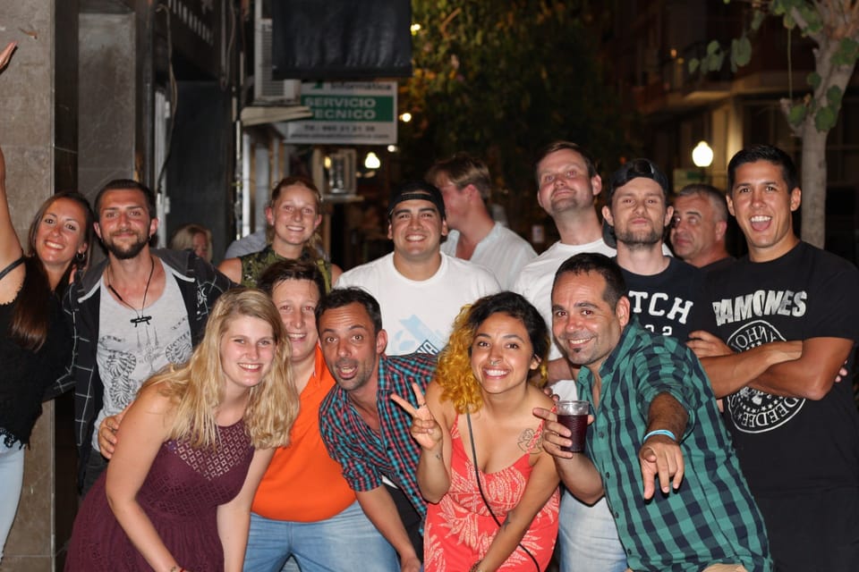 Alicante: Guided Pub Crawl with Shots and Beer - The guide factor: what makes the night feel easy