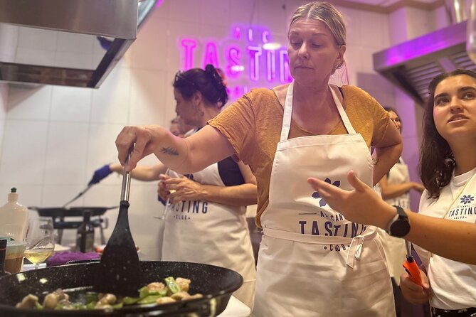 Alicante Paella Cooking Class, Tapas, Drinks and Marketplace - Shopping with guides like Cristina and Marina