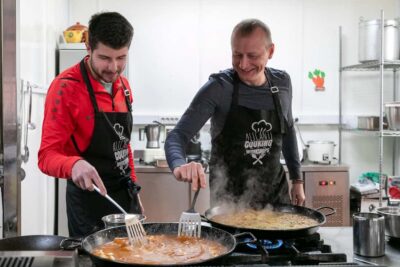Alicante: Paella & Sangria Class with Tapas and Market Visit - What Makes Alicante Salmorreta and Broth Matter