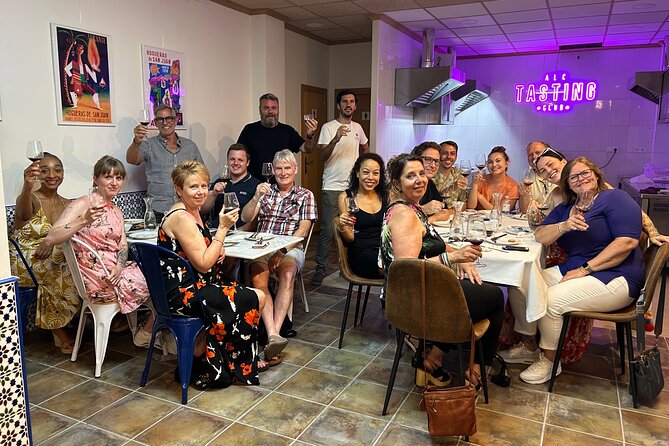Alicante Wine Tasting and Tapas Club - Wine variety in a small format: what you learn with five pours