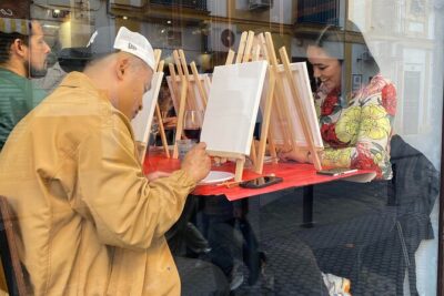 Art and Wine in Sevilla - The 3-hour flow: from first marks to a finished canvas