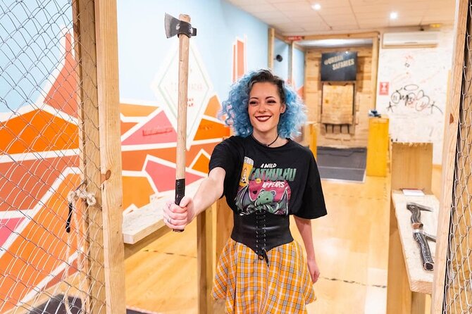 Axe Throwing 1 hour session - Where you meet for axe throwing on Calle de las Delicias