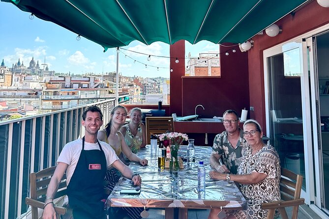 Barbecue in a penthouse in the center of Barcelona with a chef - Wine and the Pace of the Night: Why It Feels Like an Event