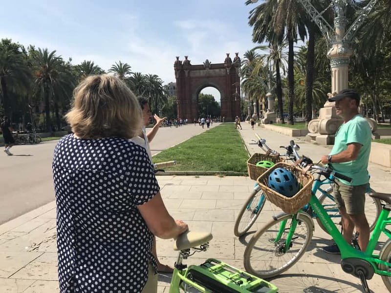 Barcelona: 1.5-Hour Sightseeing Tour by Bike/Electric Bike - Barceloneta and Port Vell: end at the sea with a modern contrast