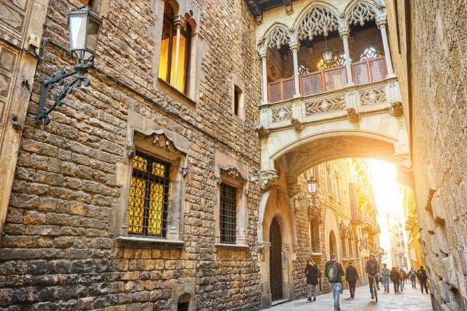 Barcelona 1.5h Private Old Town, Gothic & Ramblas Walking Tour - Plaça Sant Felip Neri and Plaça Reial: the squares that break the monotony