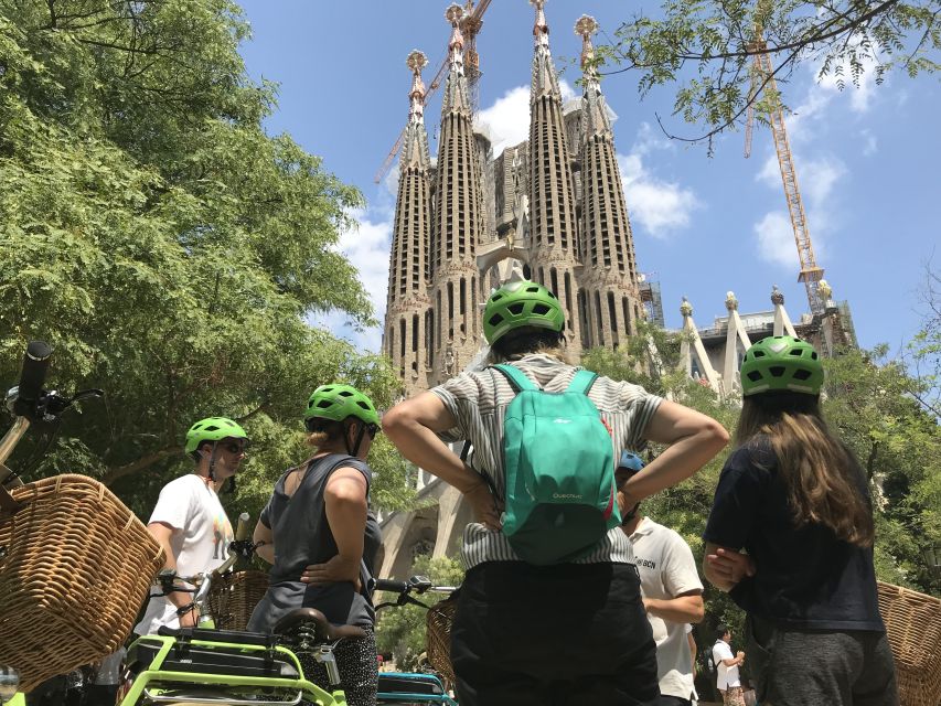 Barcelona: 2.5-Hour Bike or E-Bike Historical Tour - Parc de la Ciutadella: Where the Ride Adds Breathing Room
