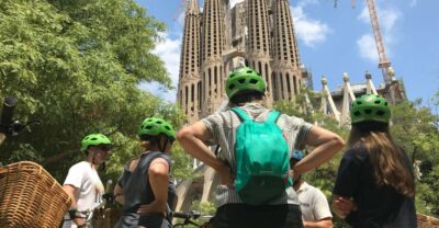 Barcelona: 2.5-Hour Bike or E-Bike Historical Tour - Start at Passeig de Lluís Companys and Arc de Triomf: A Great Momentum Builder