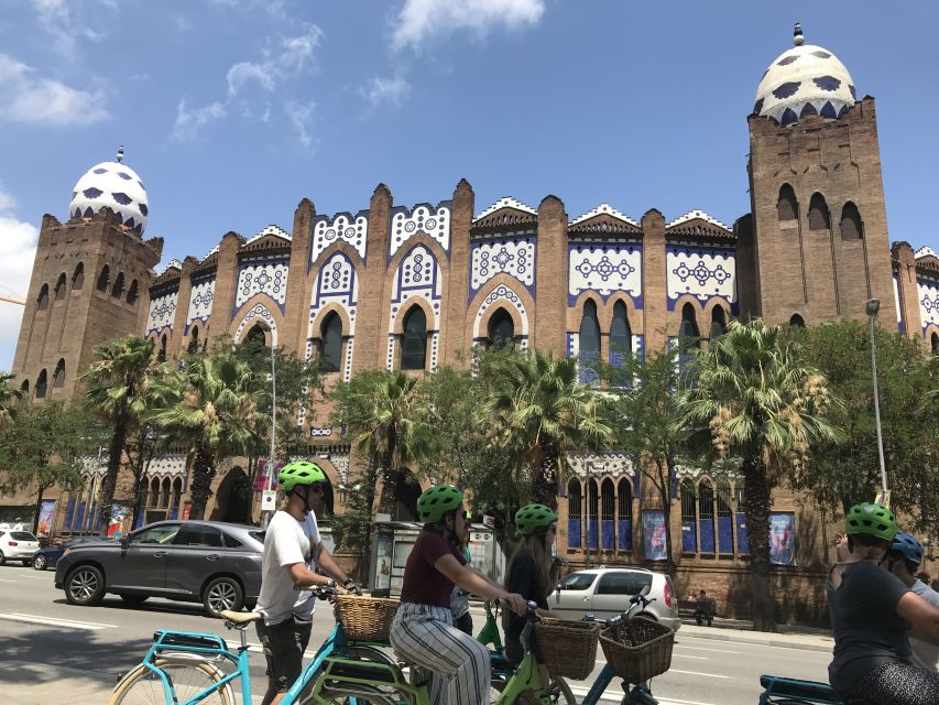 Barcelona: 2.5-Hour Bike or E-Bike Historical Tour - Casa Batlló and La Pedrera: How to Look Without Getting Overwhelmed