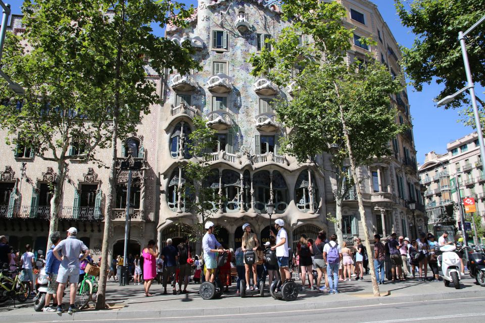 Barcelona: 2.5-Hour Gaudí Segway Tour - The Sagrada Família neighborhood stop: what to look for