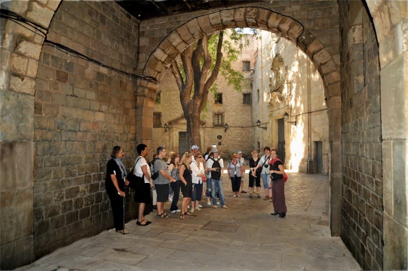 Barcelona 2-Hour Gothic Walking Tour - Getting oriented fast in the Gothic Quarter