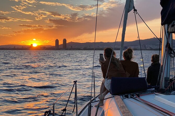 Barcelona 2-hour Private Boat Tour with Cava and snacks - Port Vell Cruising: When the Harbor Becomes Part of the Show
