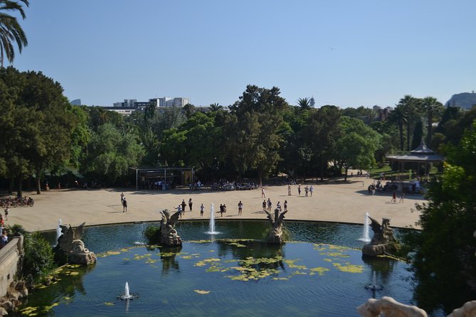 Barcelona 3-hour Bike or E-Bike Tour: Highlights and Hidden Gems - Sagrada Família timing: the unfinished masterpiece moment