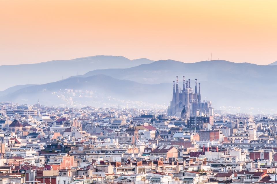 Barcelona: 3-Hour Sagrada Familia eScooter Tour - Passeig de Gràcia: Gaudí street views you can actually enjoy