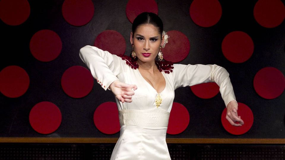 Barcelona: 4-Hour Tapas Evening Tour and Flamenco Show - Key things that make this evening work