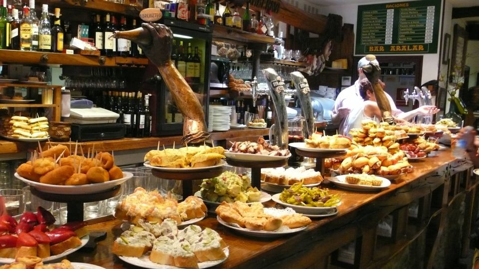Barcelona: 4-Hour Tapas Evening Tour and Flamenco Show - Tablao Flamenco: what to expect from the show