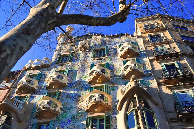 Barcelona Architecture Walking Tour With Casa Batlló Upgrade - Stop 1: Recinte Modernista de Sant Pau in 15 minutes
