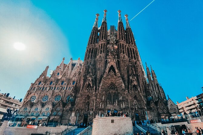 Barcelona Architecture Walking Tour With Casa Batlló Upgrade - Passeig de Gràcia: your architecture walking showcase (and photo line-up)