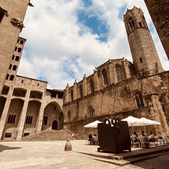 Barcelona: Barri Gotic Small Group Walking Tour - Getting Your Bearings in Barcelona’s Oldest Streets