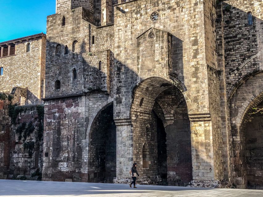 Barcelona: Barri Gotic Small Group Walking Tour - The Gothic Quarter Corners You’ll Miss Without a Route