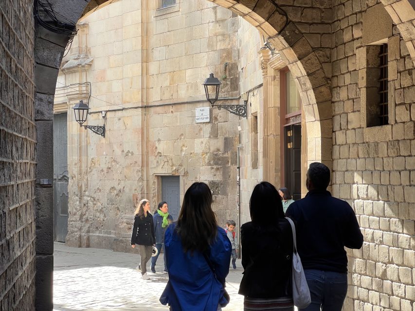 Barcelona: Barri Gotic Small Group Walking Tour - Languages and Communication Comfort