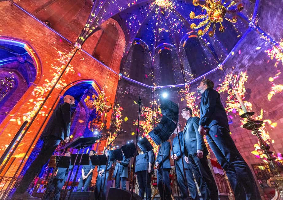 Barcelona Basilica: Immersive Light and Sound Show - LUMINISCENCE - The music and choir: why this version can hit harder in person