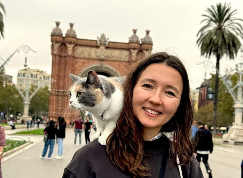 Barcelona: Bike or eBike Tour, Top Sights & Local Insights - Arc de Triomf and Parc de la Ciutadella: the ride gets breathing room
