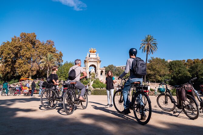 Barcelona Bike tour, Gaudí houses or beach bike or eBike tour - Gothic Quarter: medieval streets without the slog
