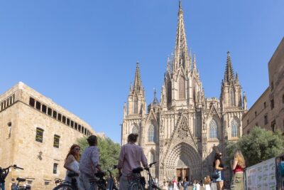 Barcelona Bike Tour: Your First Time Highlights with Locals - Bikes, Helmets, and the “This Is Easy” Factor