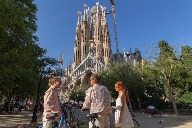 Barcelona Bike Tour: Your First Time Highlights with Locals - Arc de Triomf: A Quick History Lesson That Pays Off Later