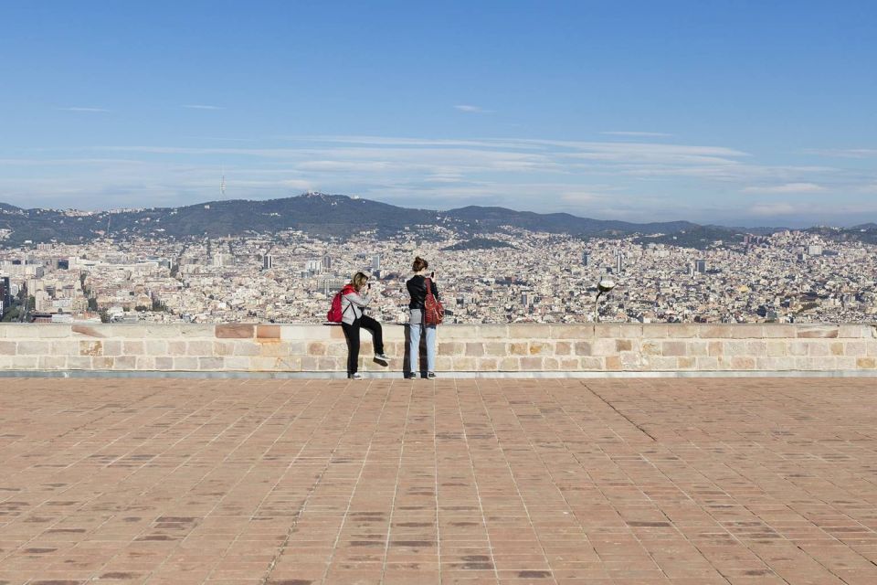 Barcelona Cable Car Sky Views, Magic Fountain & Castle Visit - The mid-tour break: tapas and a local wine or beer reset
