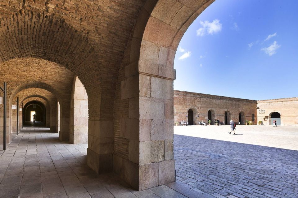Barcelona Cable Car Sky Views, Magic Fountain & Castle Visit - Who should book (and who should skip)