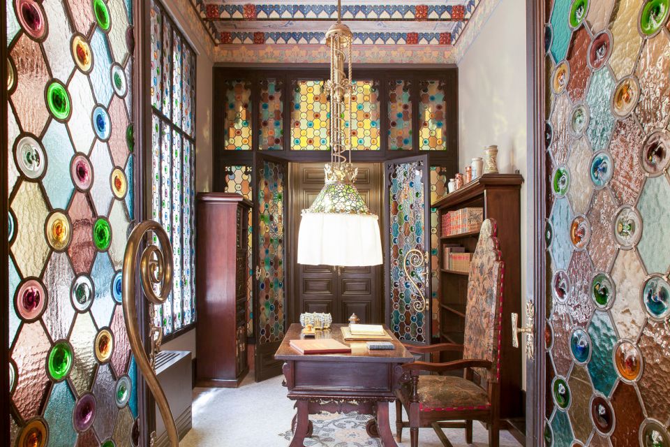 Barcelona: Casa Amatller Guided Visit with Chocolate Gift - Casa Amatller: Why This House Feels Different