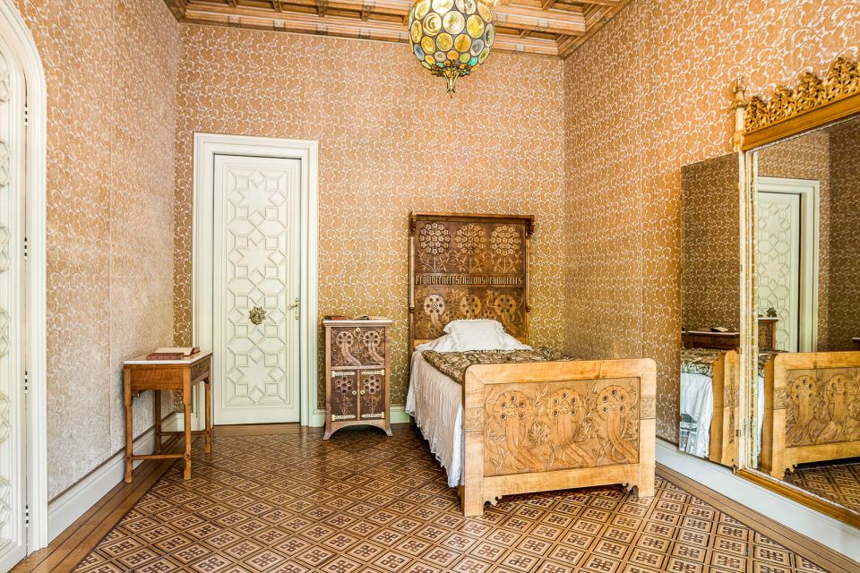 Barcelona: Casa Amatller Guided Visit with Chocolate Gift - Priority entrance experience: walking straight into the house