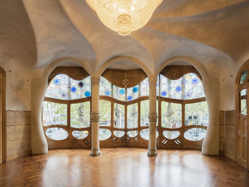 Barcelona: Casa Batlló, Casa Milà & Casa Vicens Guided Tour - Warriors’ Rooftop and 360º views: the payoff