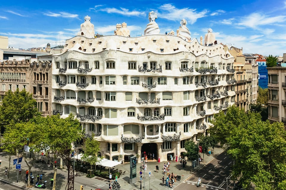 Barcelona: Casa Milà Early-Morning Access Guided Tour - La Pedrera first thing: what early access really changes