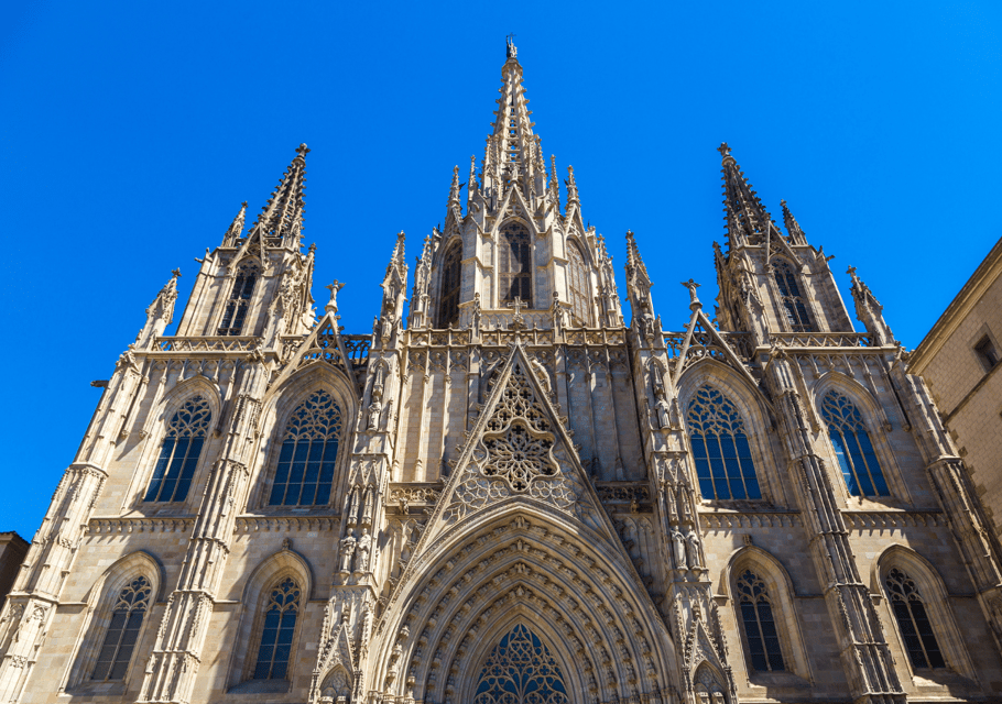 Barcelona Cathedral: Ticket, Guided Tour and VR Experience - Inside the Cathedral: Roman Basilica Roots to 14th-Century Gothic Beauty