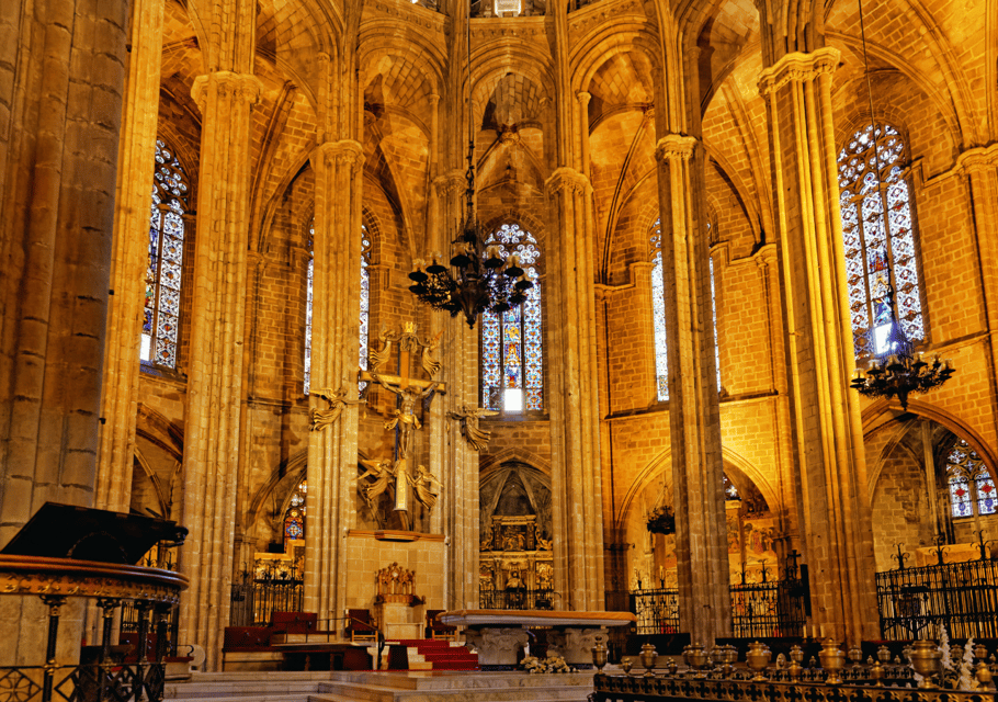 Barcelona Cathedral: Ticket, Guided Tour and VR Experience - VR Glasses for Off-Limits Cloister Spaces: Where Tech Actually Helps
