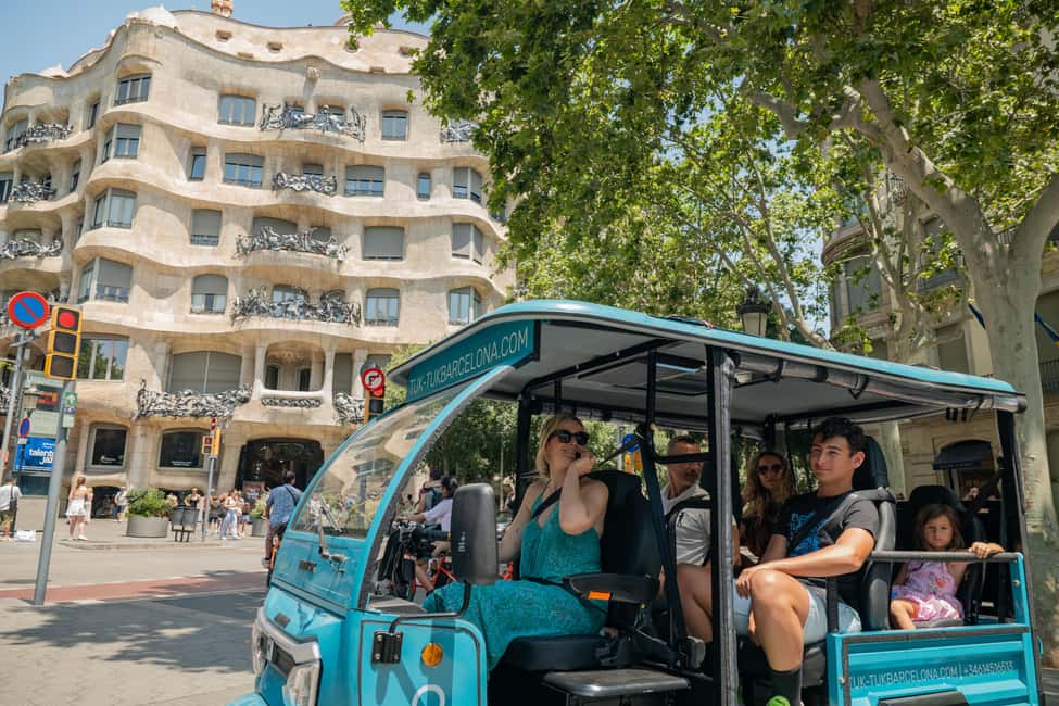Barcelona: City Highlights Private Tuk-Tuk Tour - Electric Tuk-Tuk vs. Walking: the real value
