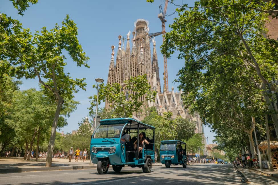 Barcelona: City Highlights Private Tuk-Tuk Tour - Choosing your timing: 60, 90, 120, 180, or 240 minutes