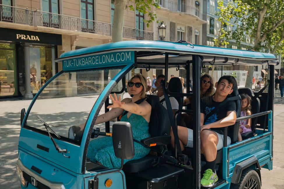 Barcelona: City Highlights Private Tuk-Tuk Tour - What a private guide actually changes for you
