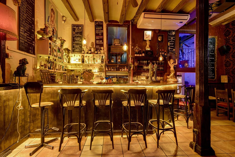 Barcelona: Cocktail Making Class with Tapas - Making 4 classic cocktails: the technique you can actually use later
