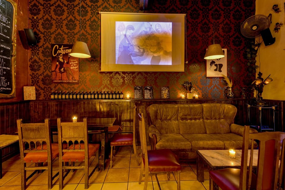 Barcelona: Cocktail Making Class with Tapas - The 2-hour flow: choosing drinks, making them, then eating your way through
