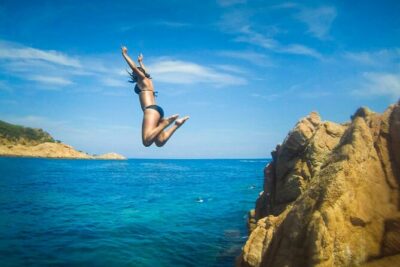 Barcelona: Costa Brava Easy Hike, Snorkel, Cliff-Jump & Meal - Walking the Camí de Ronda: the “easy” part is scenic, not flat