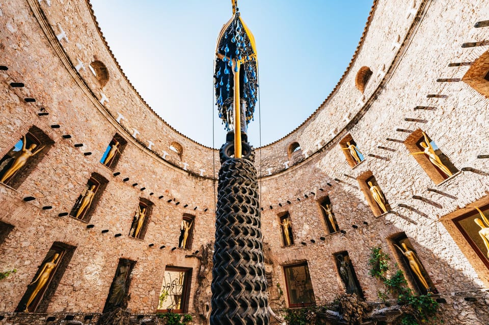 Barcelona: Dali Museum, House and Cadaques Guided Tour - Cadaqués: where white streets and sea light explain the paintings