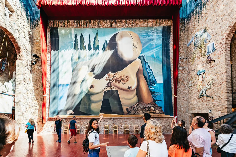 Barcelona: Dali Museum, House and Cadaques Guided Tour - Lunch without the stress: plan for your own choice