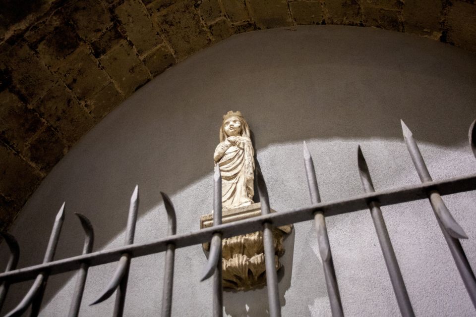 Barcelona: Dark History Night Walking Tour - Weather-proofing and comfort tips for a night tour