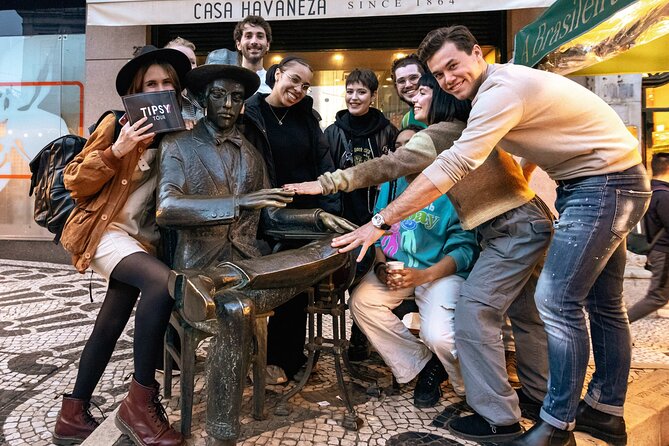 Barcelona Dark History Night Walking Tour With Drinks - The group vibe: meeting people without losing the thread