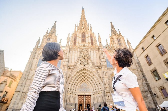 Barcelona Day Tour by High-Speed Train from Madrid. - Barri Gòtic and Plaza Real: the Gothic Quarter when the details matter