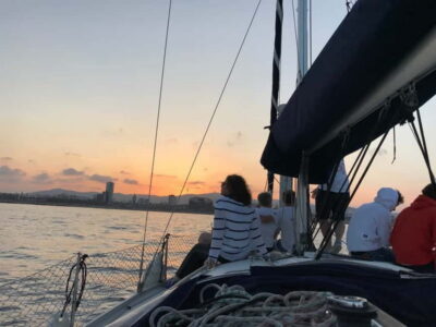 Barcelona: Daytime or Sunset Cruise with Drinks - Getting to Catamaran TurTur BIGSPACE without losing time