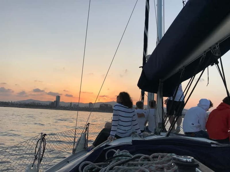 Barcelona: Daytime or Sunset Cruise with Drinks - Getting to Catamaran TurTur BIGSPACE without losing time